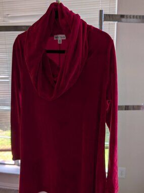 Rebecca Malone red polyester spandex plush valour stretch top, sz M